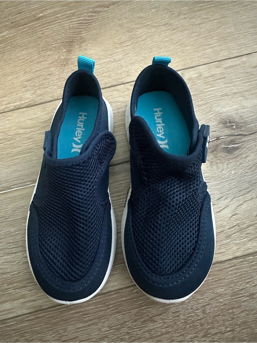 Kids sz 9 Hurley water shoes. Good condition.